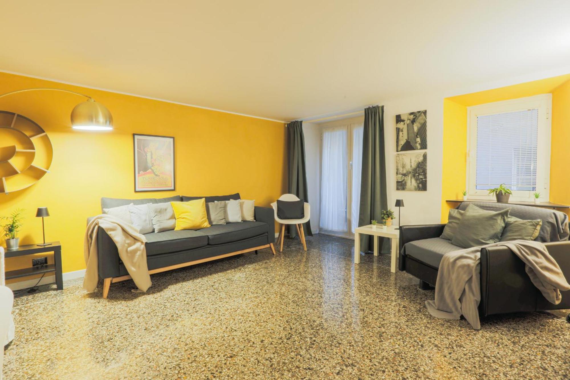 A 100m Dall'acquario Apartment