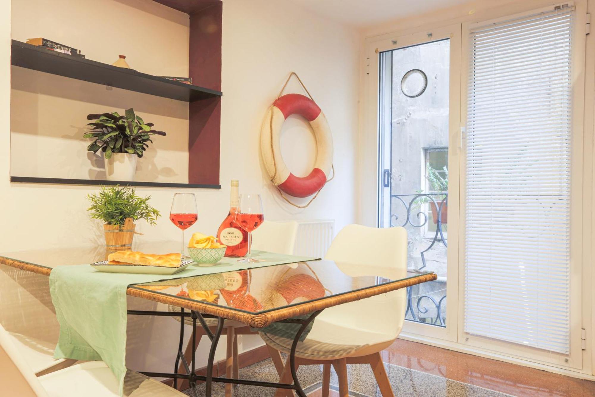 A 100m Dall'acquario Apartment *