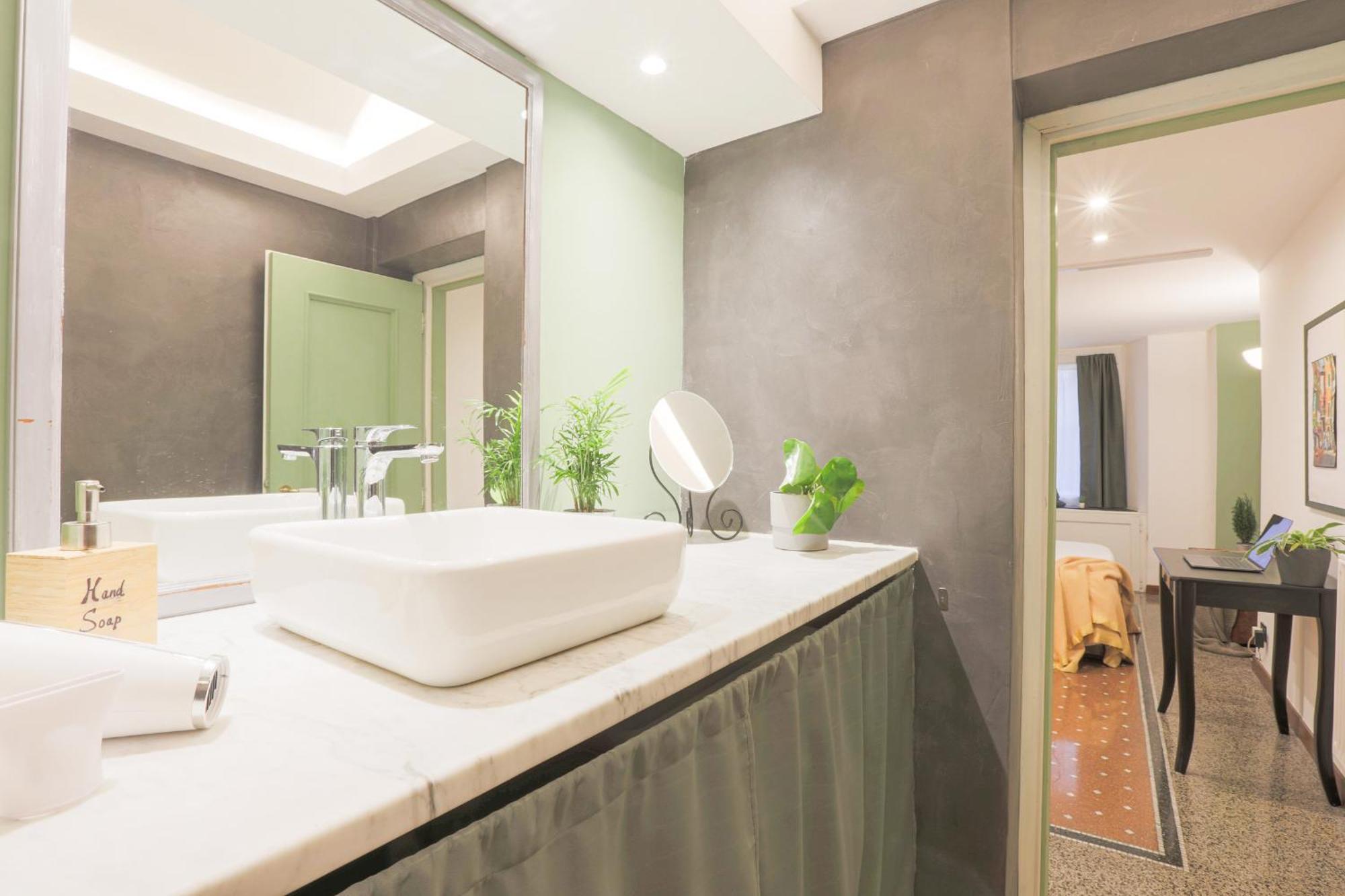 A 100m Dall'acquario Apartment